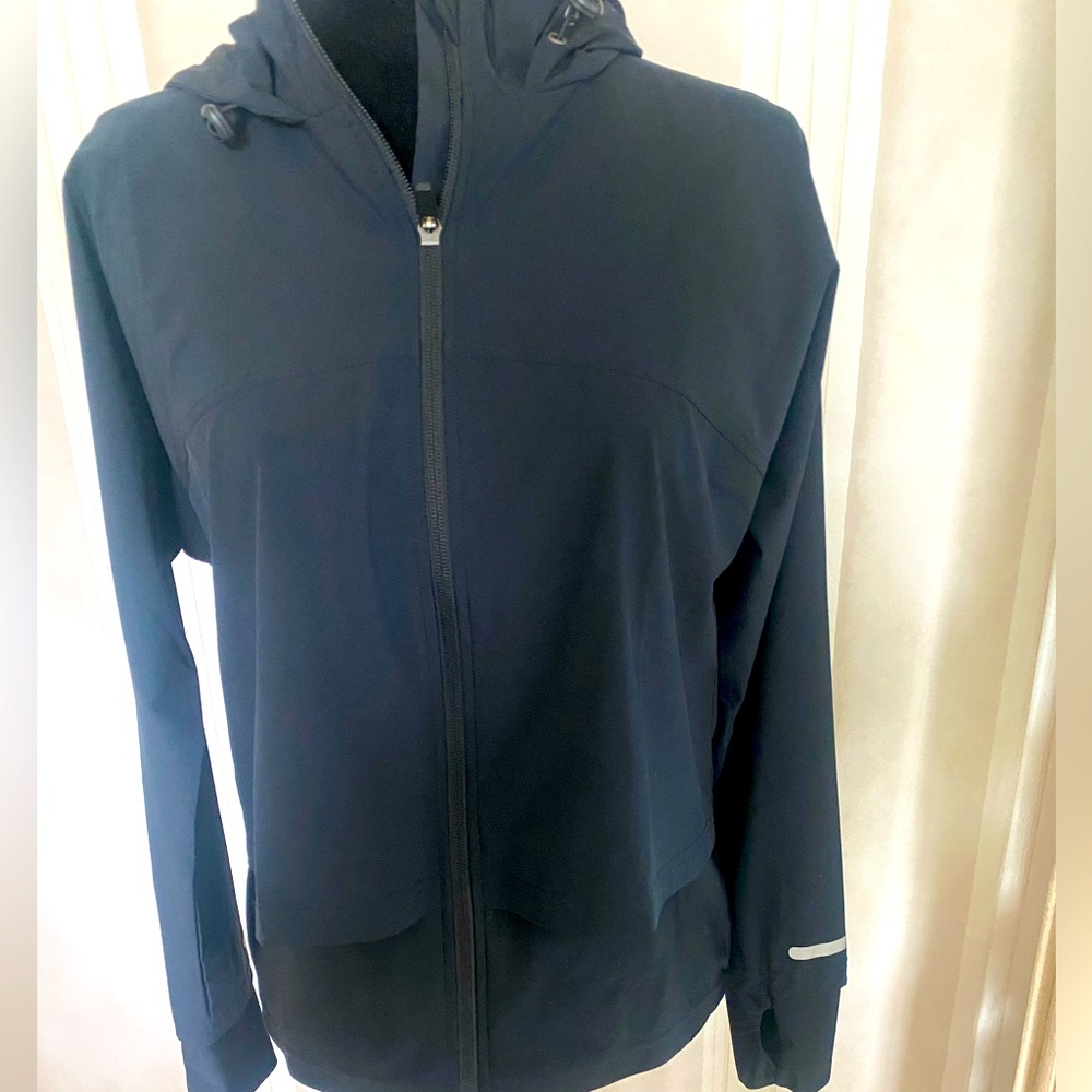 Women's Sweaty Betty light weight hooded running jacket.